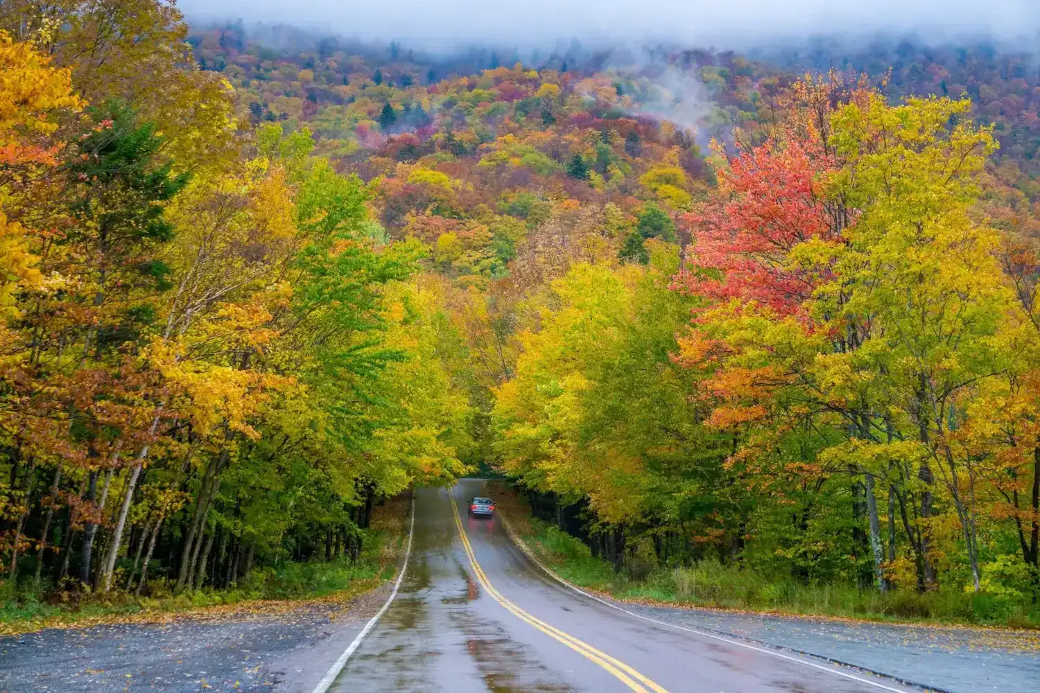 Vermont scenic drive in Autumn