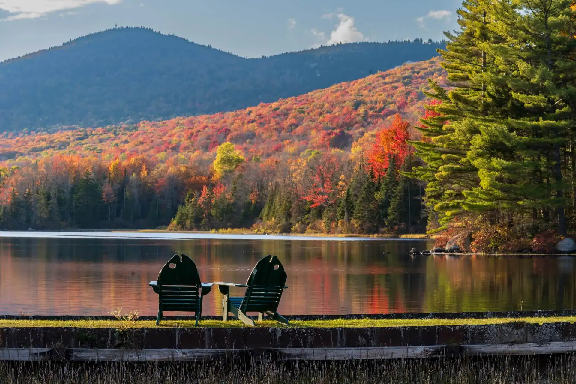 Views of a lake in the early morning