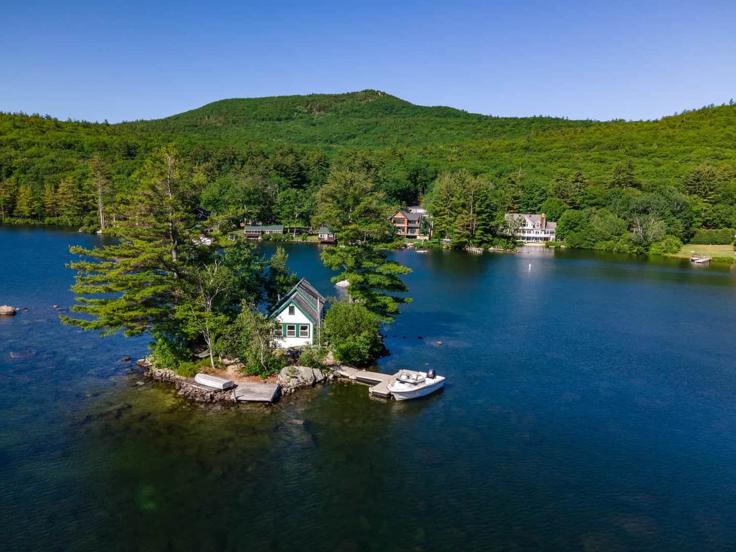 Small Island in New Hampshire&#39;s Lake Region