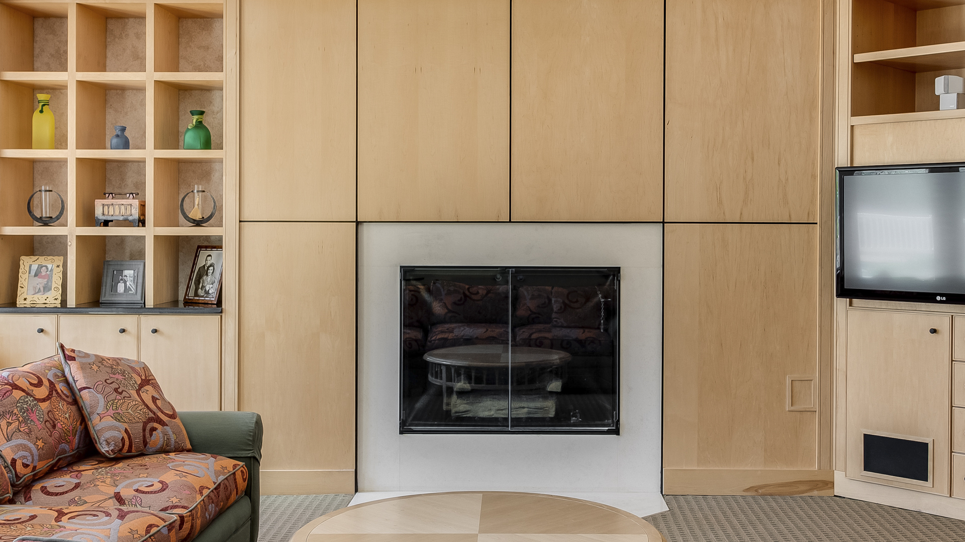  Living room with fireplace