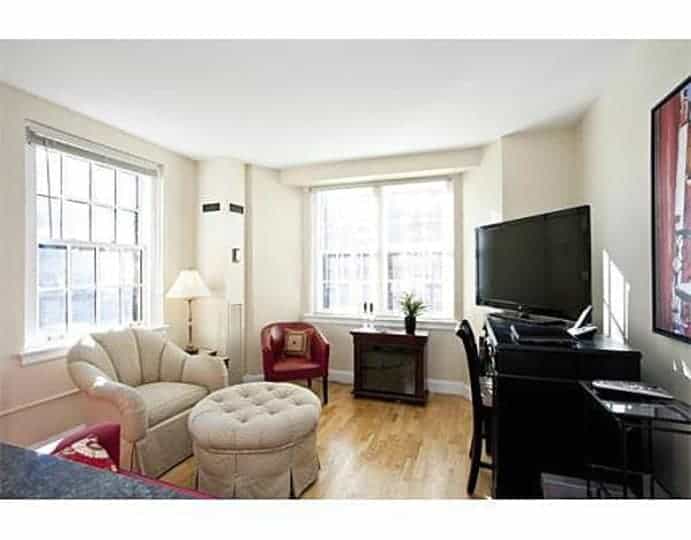 The Lincolnshire Boston MA - The Lincolnshire Boston: Livingroom