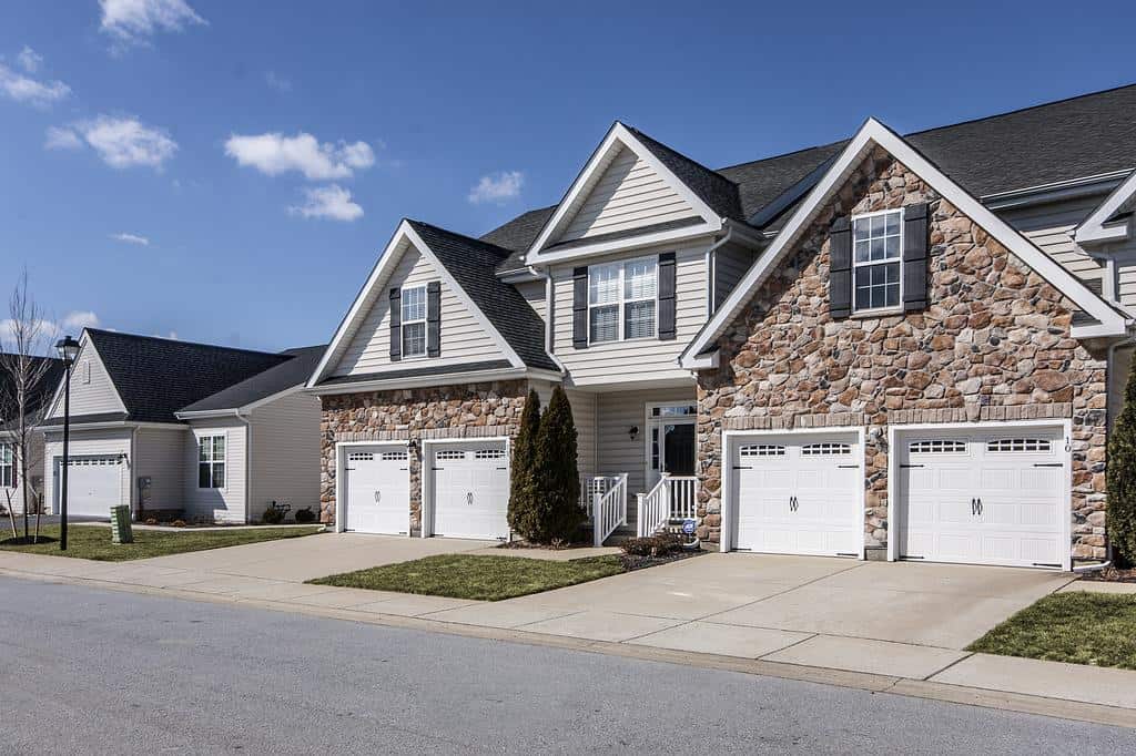 Steeple Glenn Neighborhood & Real Estate Information